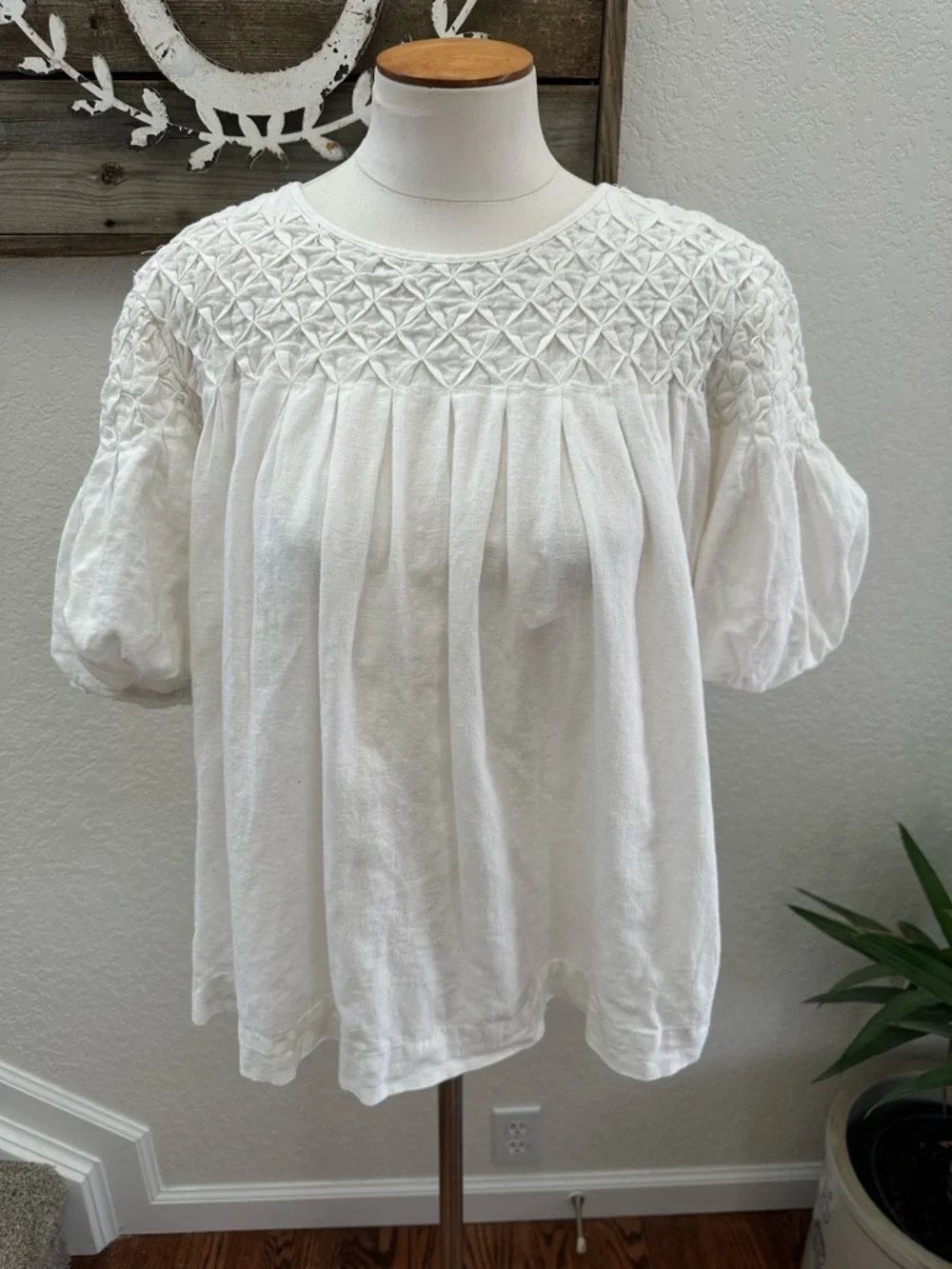 Anthropologie Liza White Smocked Yoke Puff Sleeve Top - Women size L